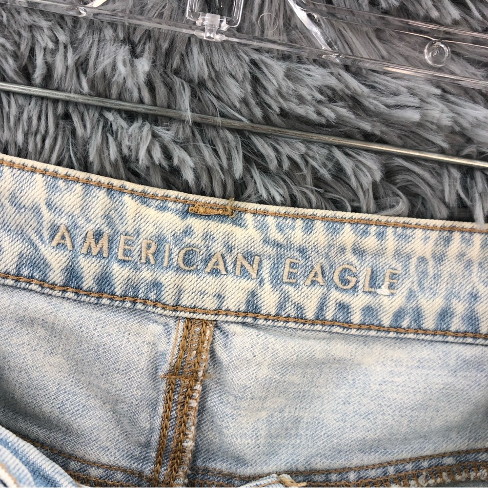 American Eagle Outfitters Shorts Size 4 Tom Girl Shortie Distressed Light Wash - Picture 7 of 12